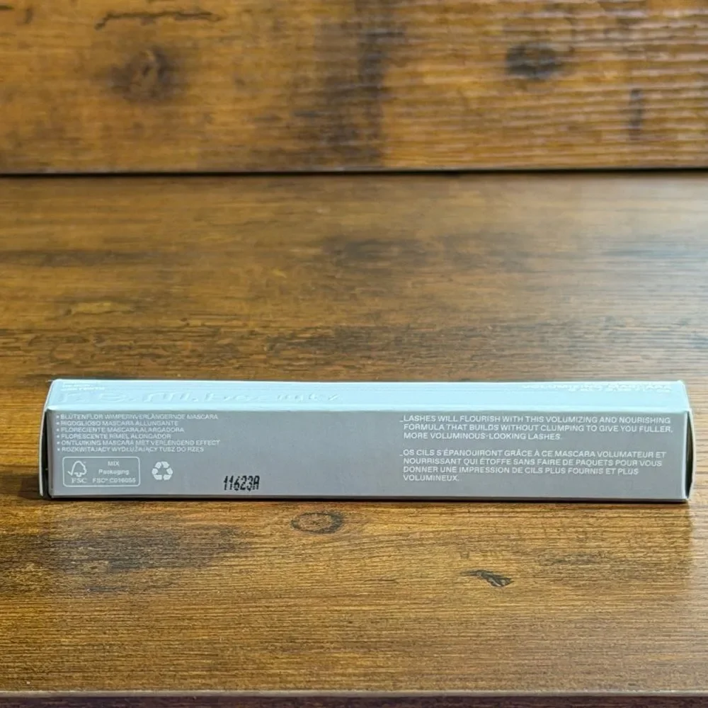 r.e.m. beauty Flourishing Volumizing Mascara Midnight Black NIB